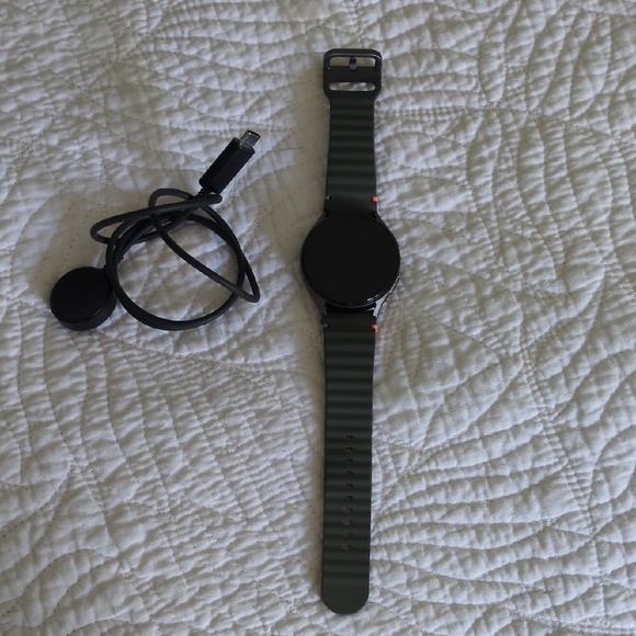 Unlocked Samsung Galaxy Watch7 - Picture 1 of 5
